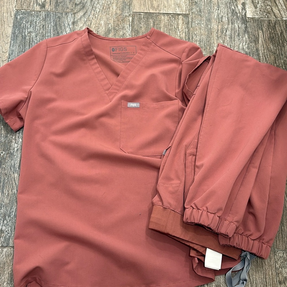 Figs small set good condition I just don’t like the fit on myself anymore!